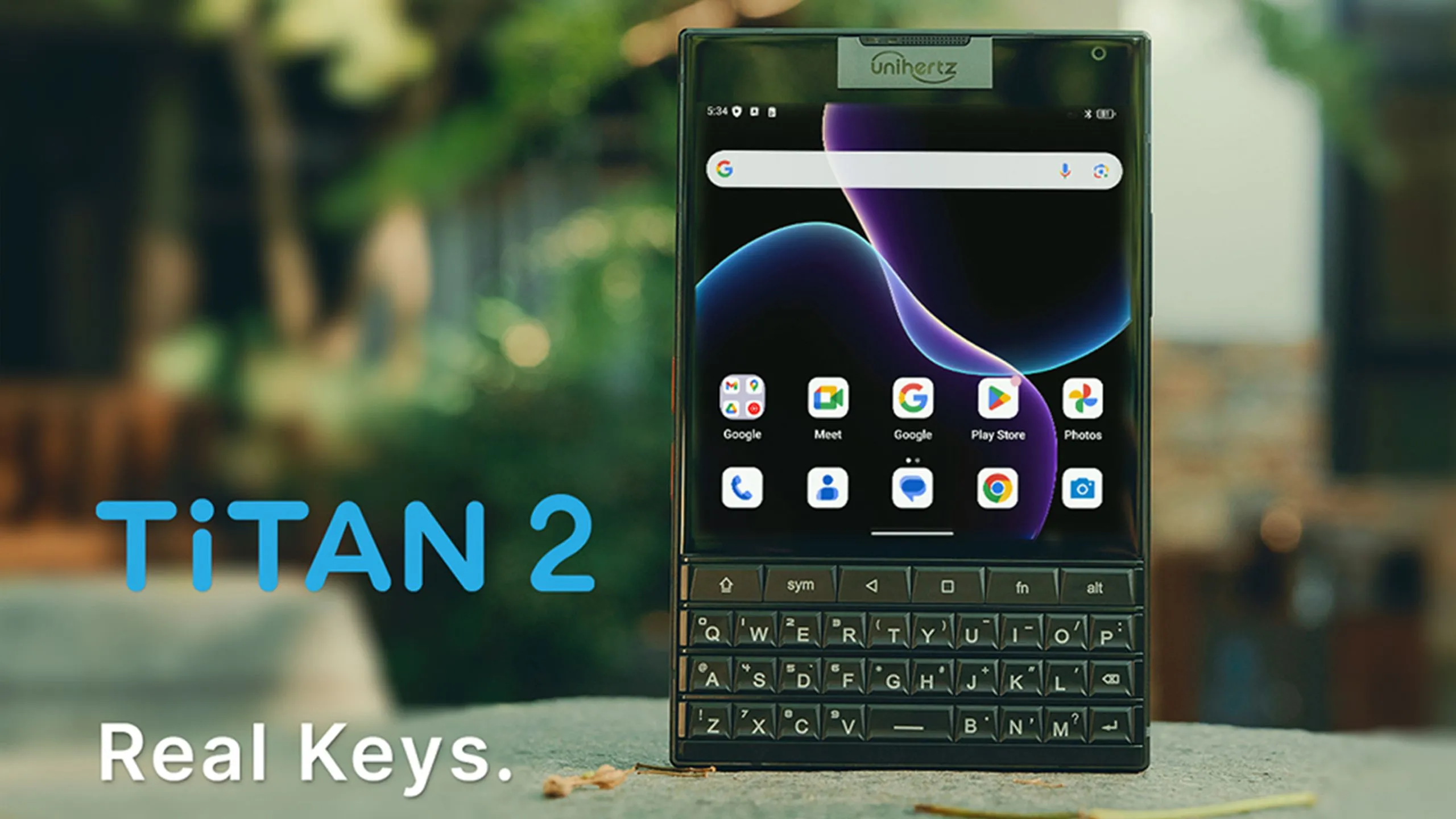Ảnh render chiếc điện thoại Unihertz Titan 2 với bàn phím QWERTY vật lý