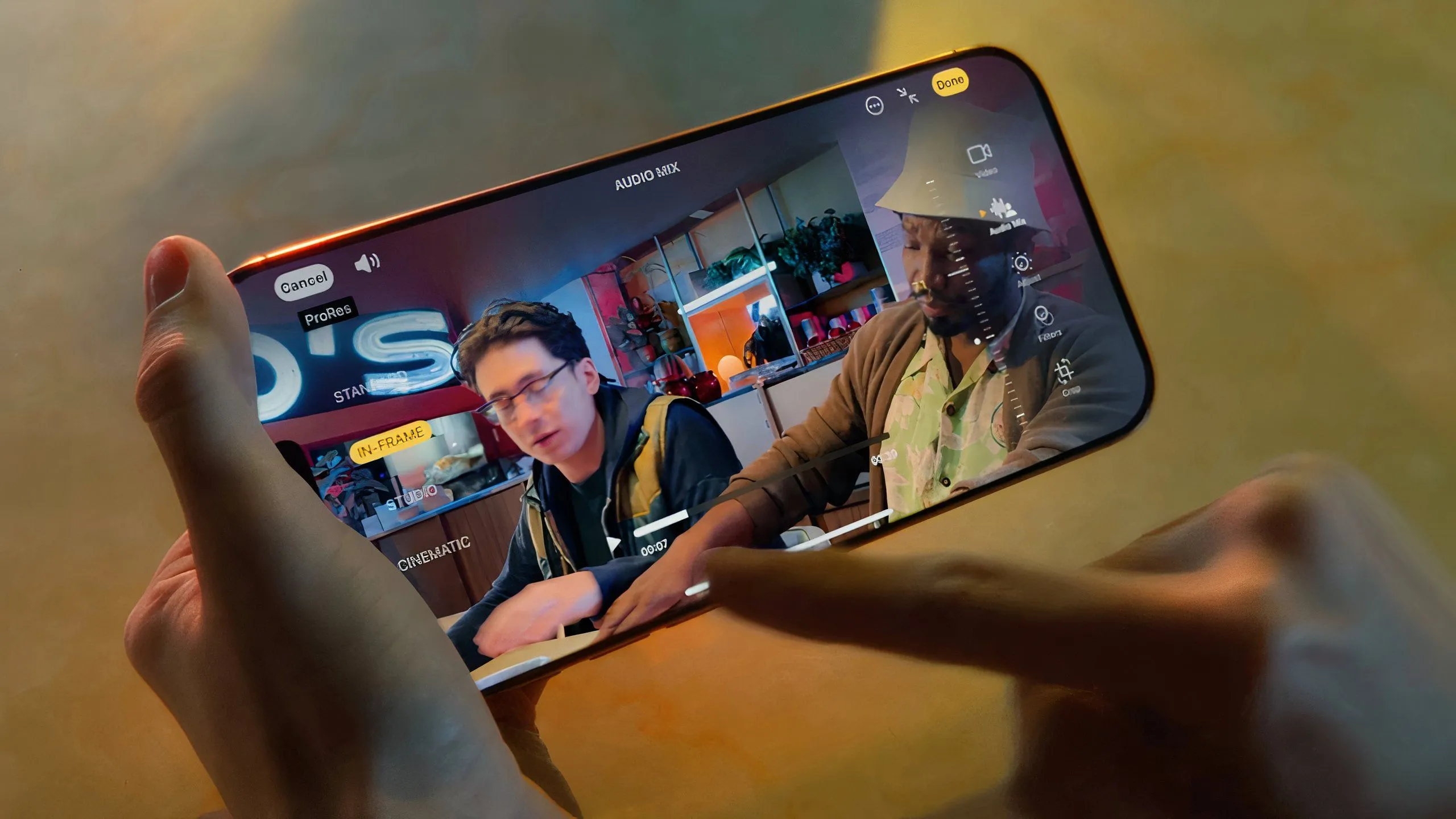 Camera chính trên iPhone 16 Pro, minh họa khả năng chụp ảnh/quay phim của điện thoại hiện đại.