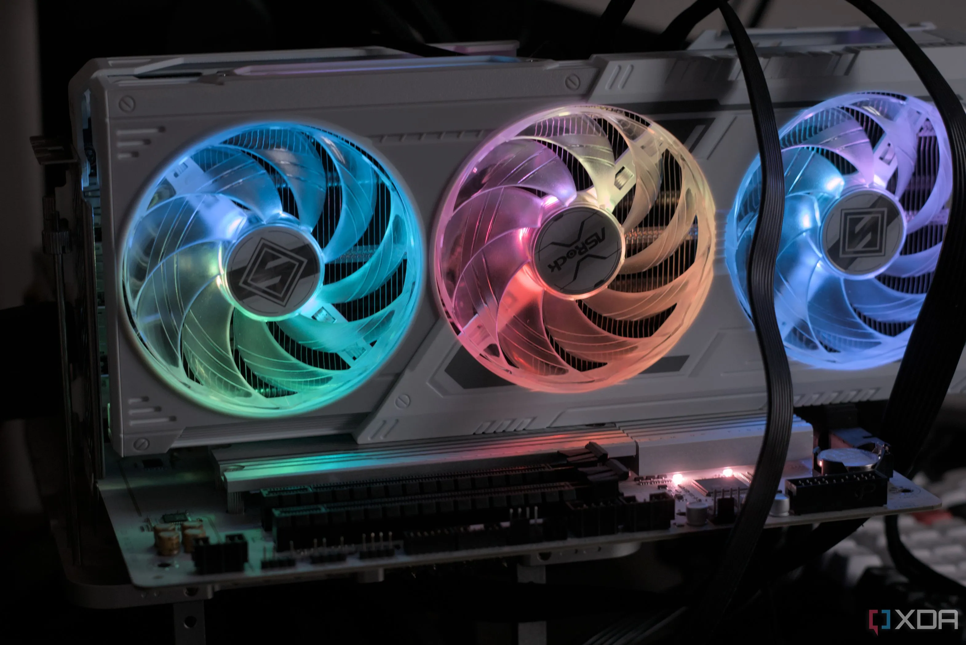 Card đồ họa ASRock AMD Radeon RX 9070 Steel Legend RGB, minh họa cho công nghệ FSR của AMD