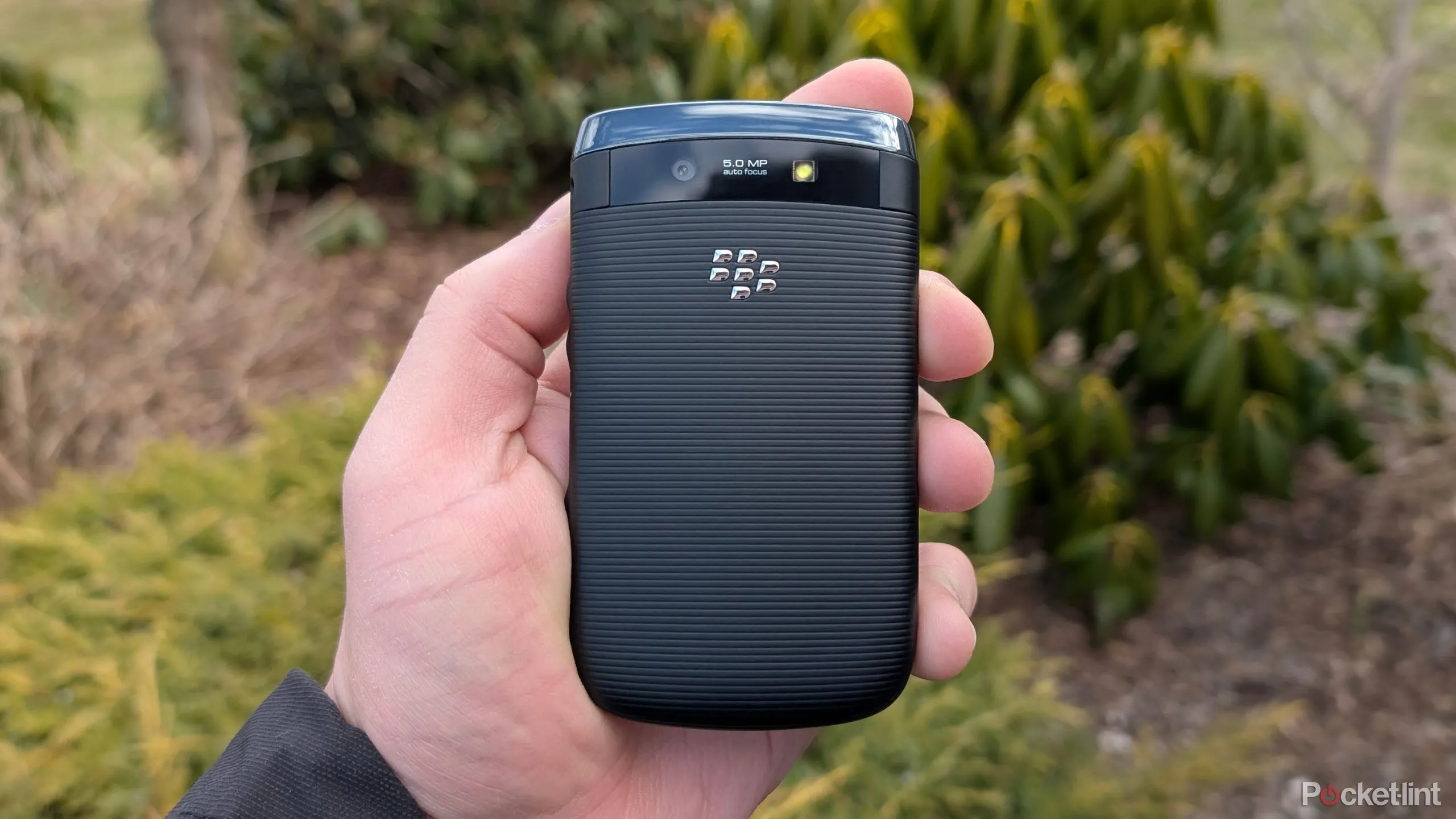 Điện thoại BlackBerry Torch 9800 với bàn phím trượt cổ điển