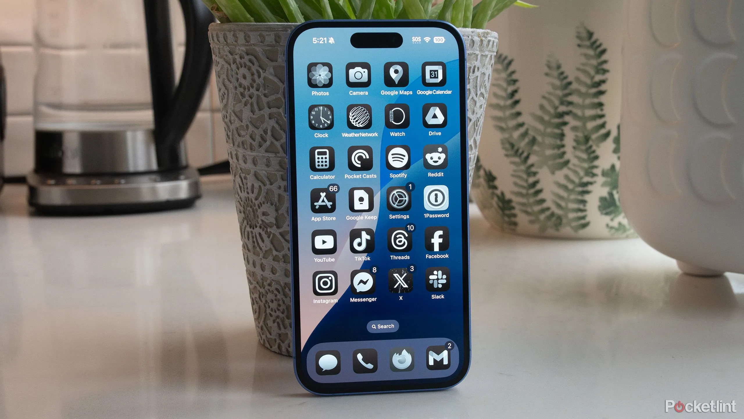 Điện thoại iPhone 16 Pro, thiết bị dự kiến sẽ chạy phiên bản hệ điều hành iOS 26 mới được công bố tại WWDC 2025