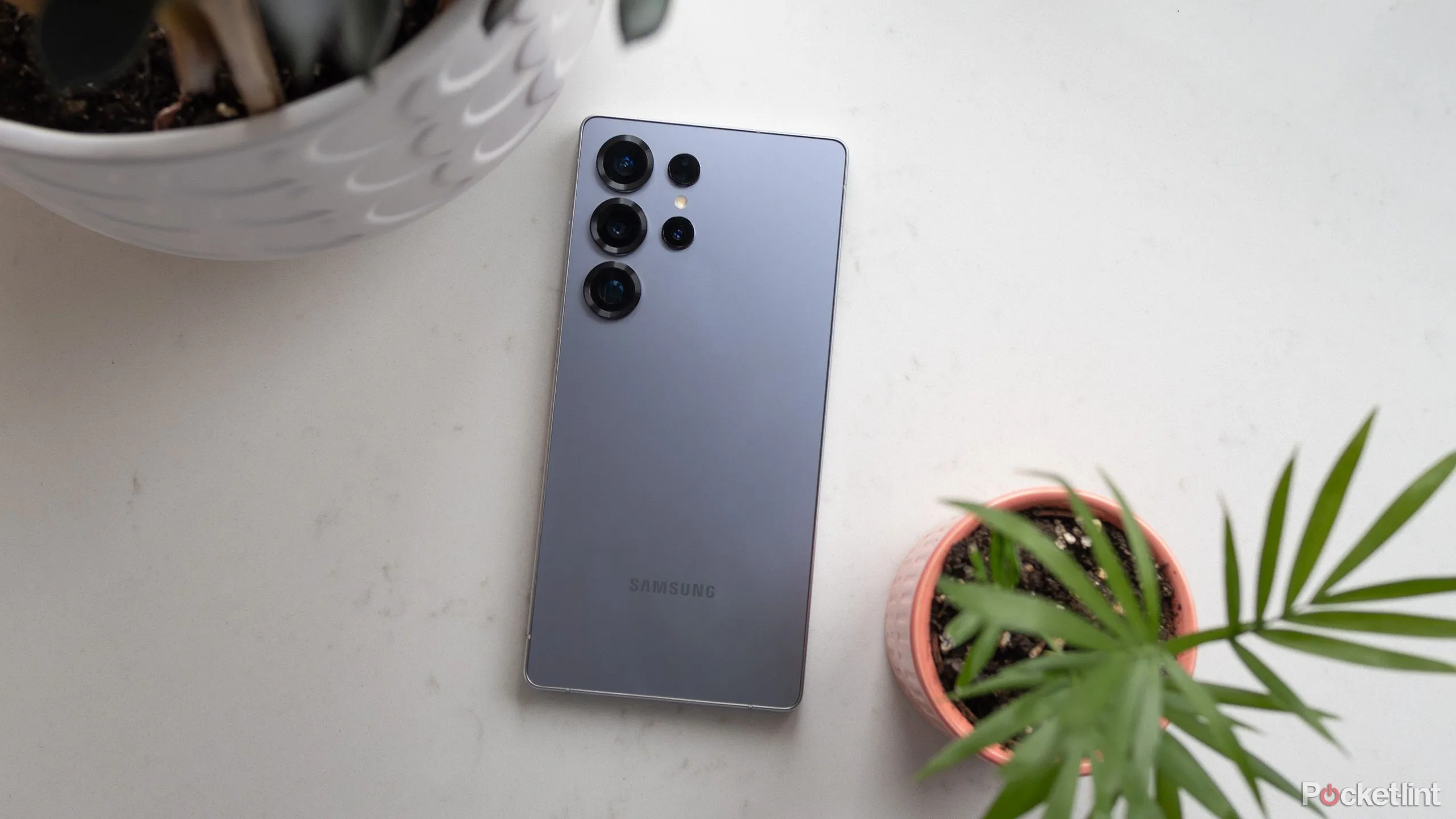 Điện thoại Samsung Galaxy S25 Ultra, minh họa thiết kế của một smartphone cao cấp chú trọng camera.
