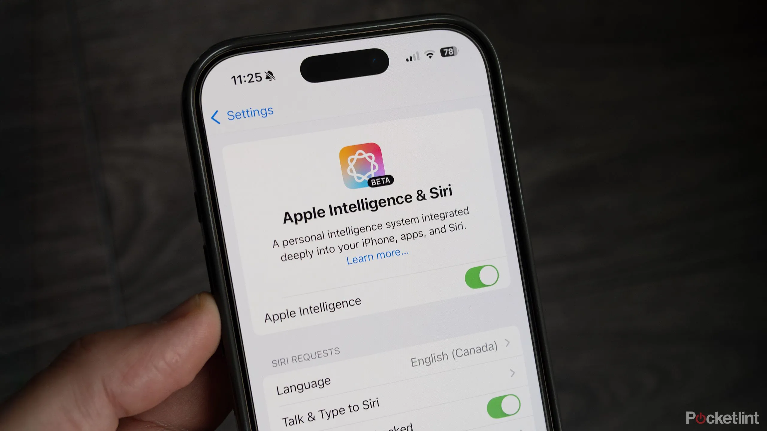 Giao diện tính năng Apple Intelligence trên màn hình iPhone 16 Pro, minh họa cho dự đoán về việc AI của Apple sẽ không có nhiều đột phá tại WWDC 2025