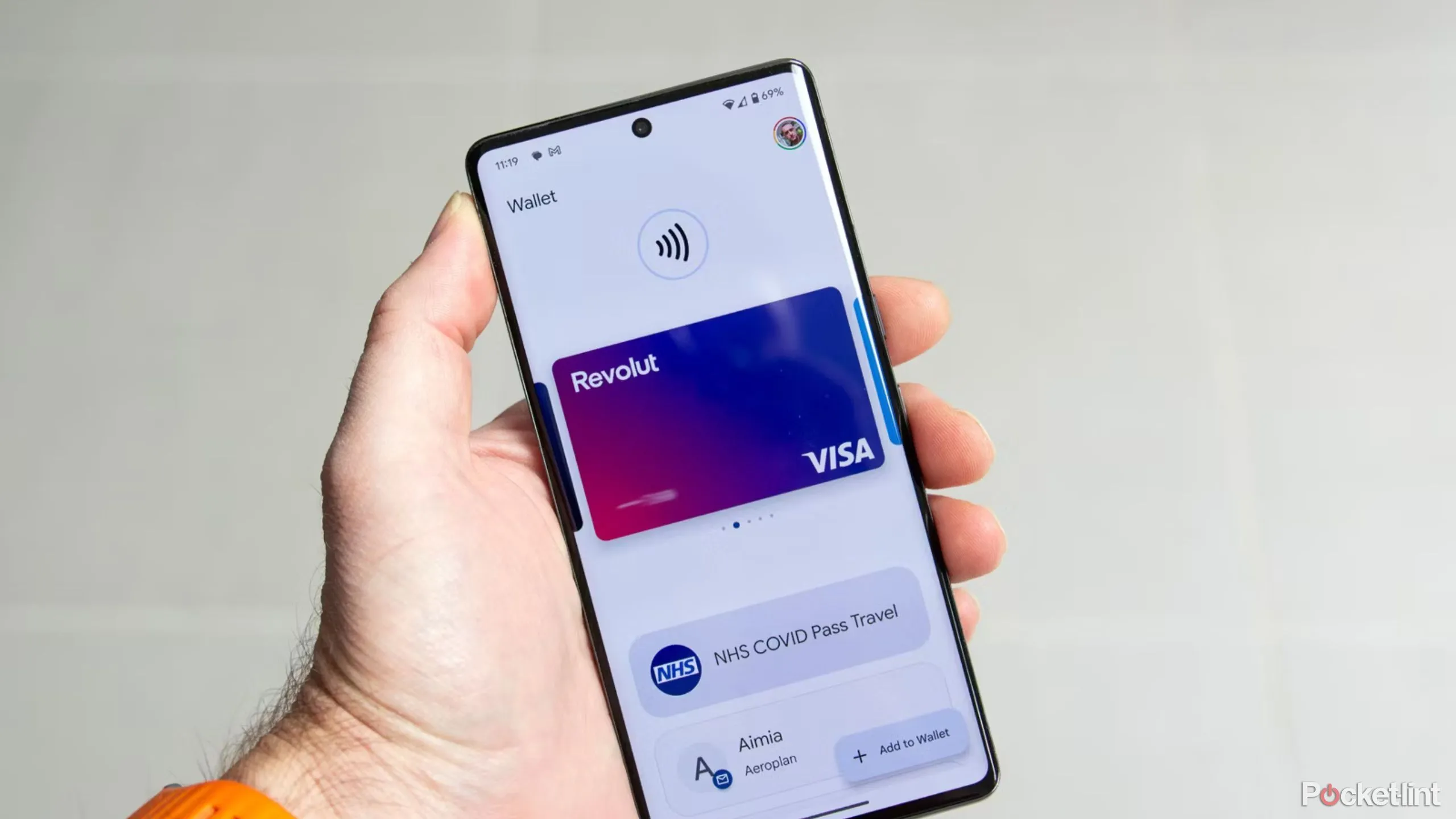 Giao diện ứng dụng Google Wallet trên Android, nơi lưu trữ các loại thẻ và giấy tờ kỹ thuật số