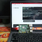 Hình ảnh minh họa Raspberry Pi chạy Tailscale kết nối với máy tính, biểu thị truy cập mạng nội bộ