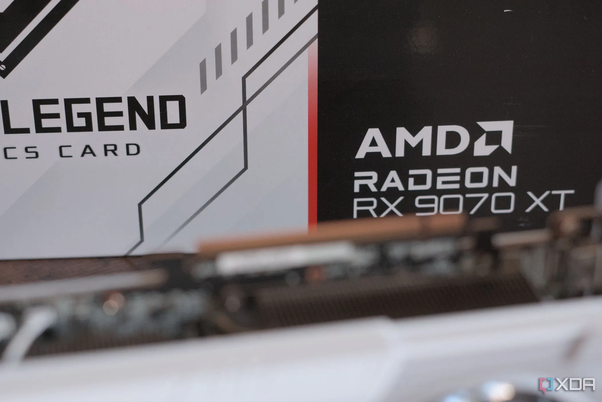Hộp card đồ họa ASRock Radeon RX 9070 XT Steel Legend, một lựa chọn cho HTPC chơi game