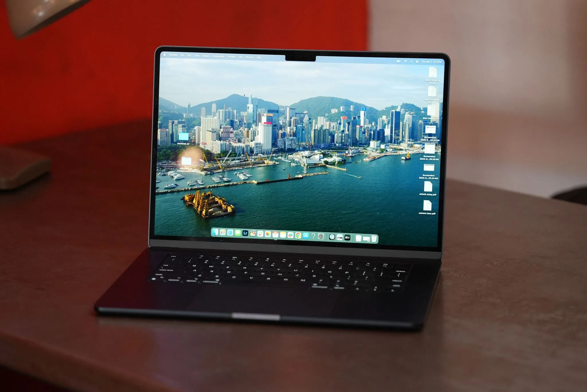 Laptop MacBook Air, thiết bị lý tưởng để trải nghiệm tính năng tự động hóa Shortcuts trên macOS Tahoe