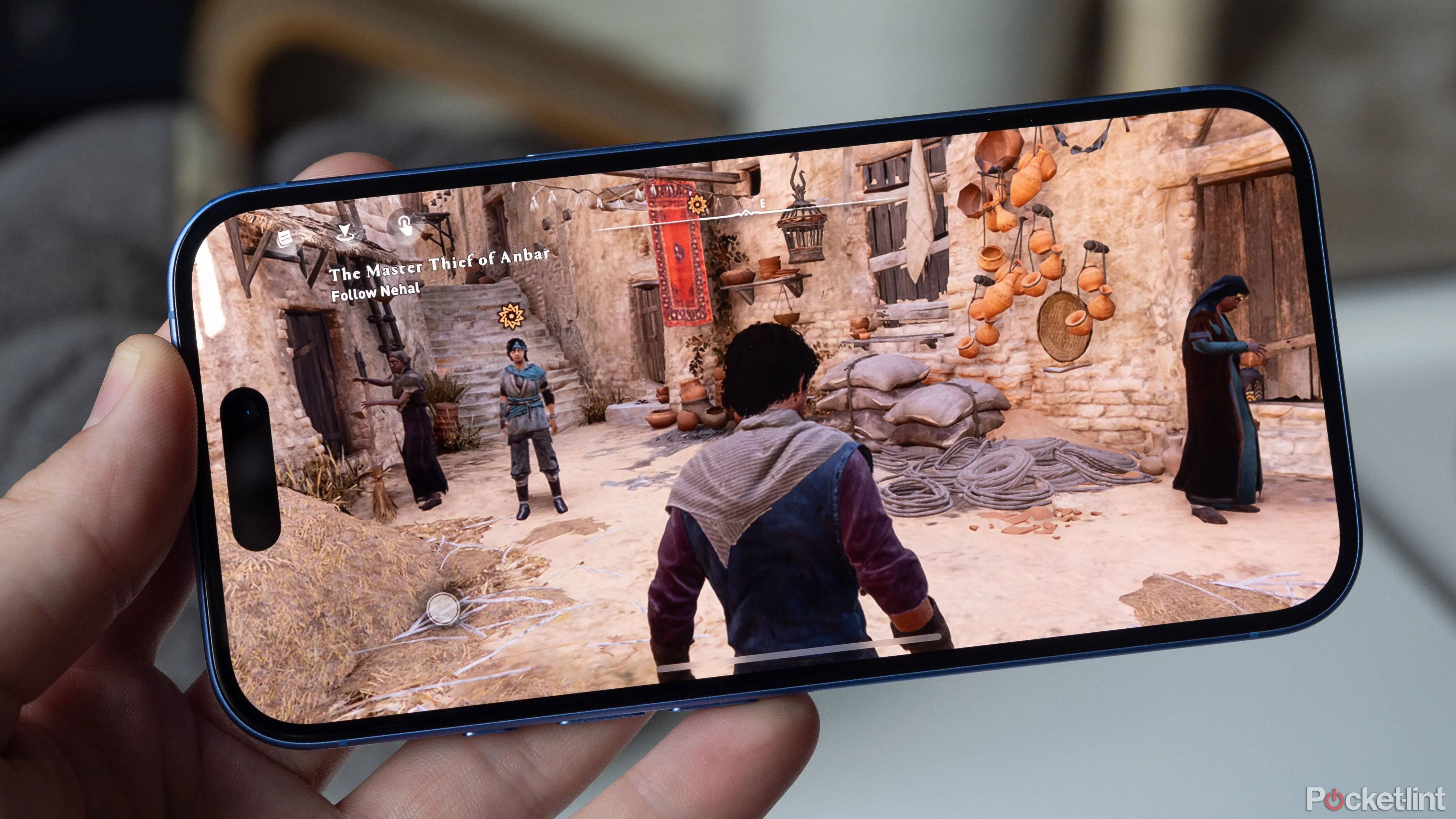 Màn hình iPhone hiển thị cảnh chơi game đòi hỏi tốc độ làm tươi 120Hz
