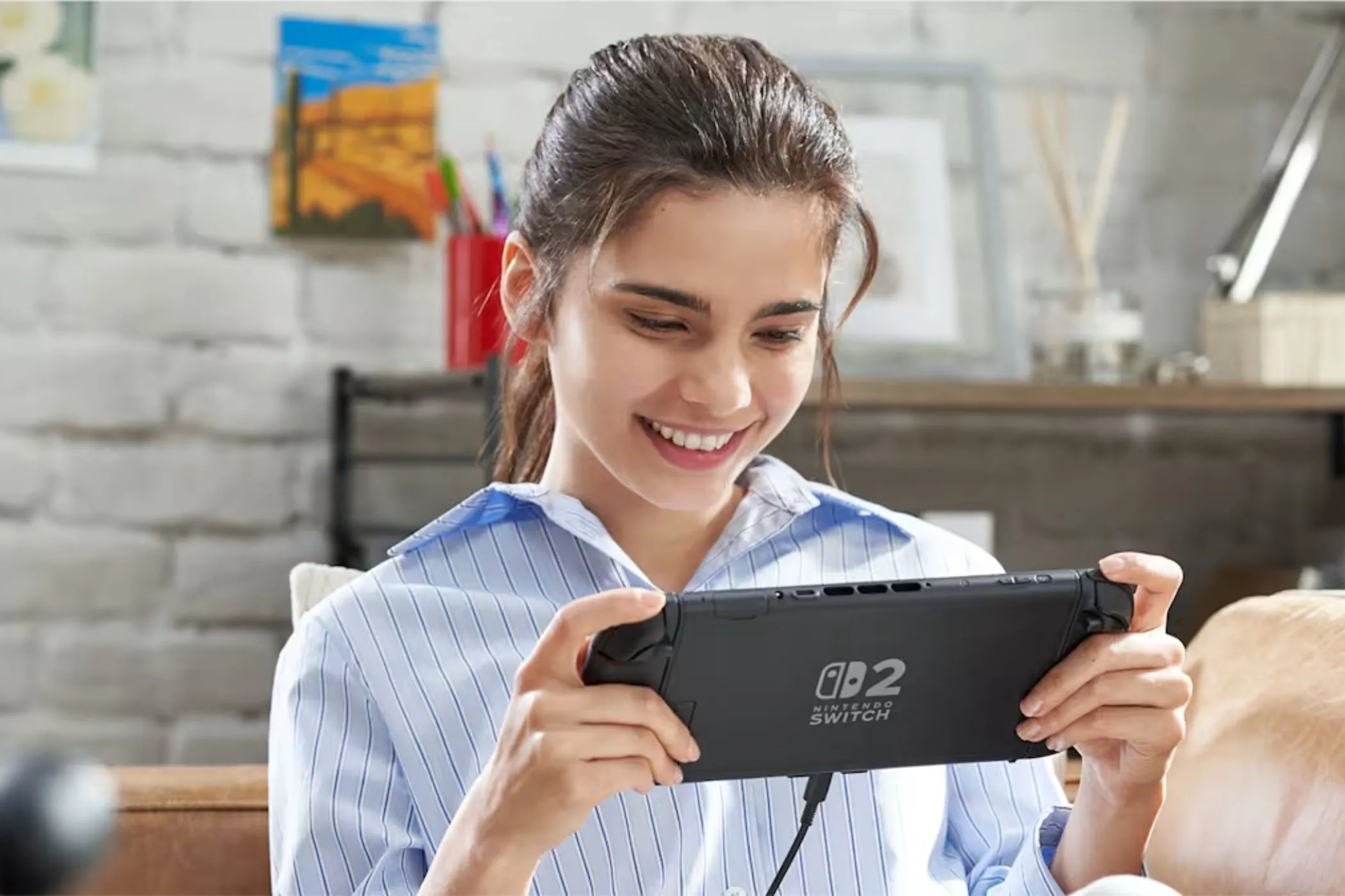 Người chơi cầm máy Nintendo Switch 2 ở chế độ cầm tay