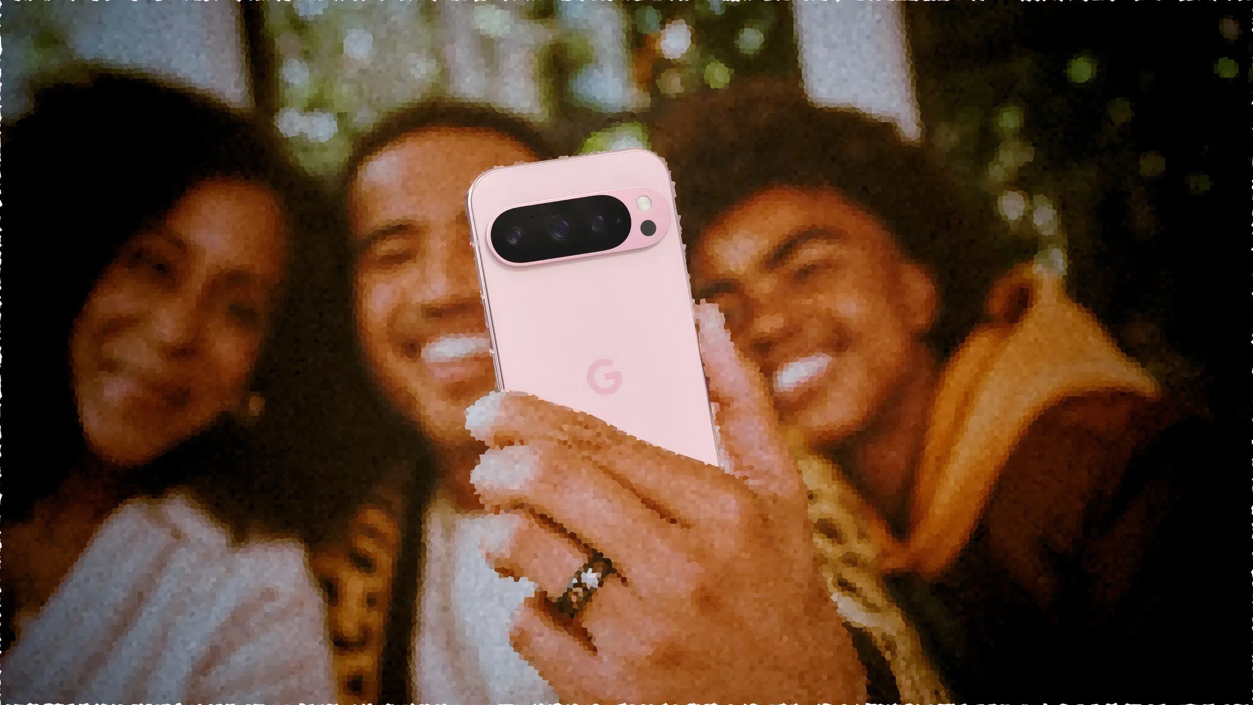 Người dùng sử dụng camera điện thoại Pixel 9 Pro để chụp ảnh trong tình huống thông thường.