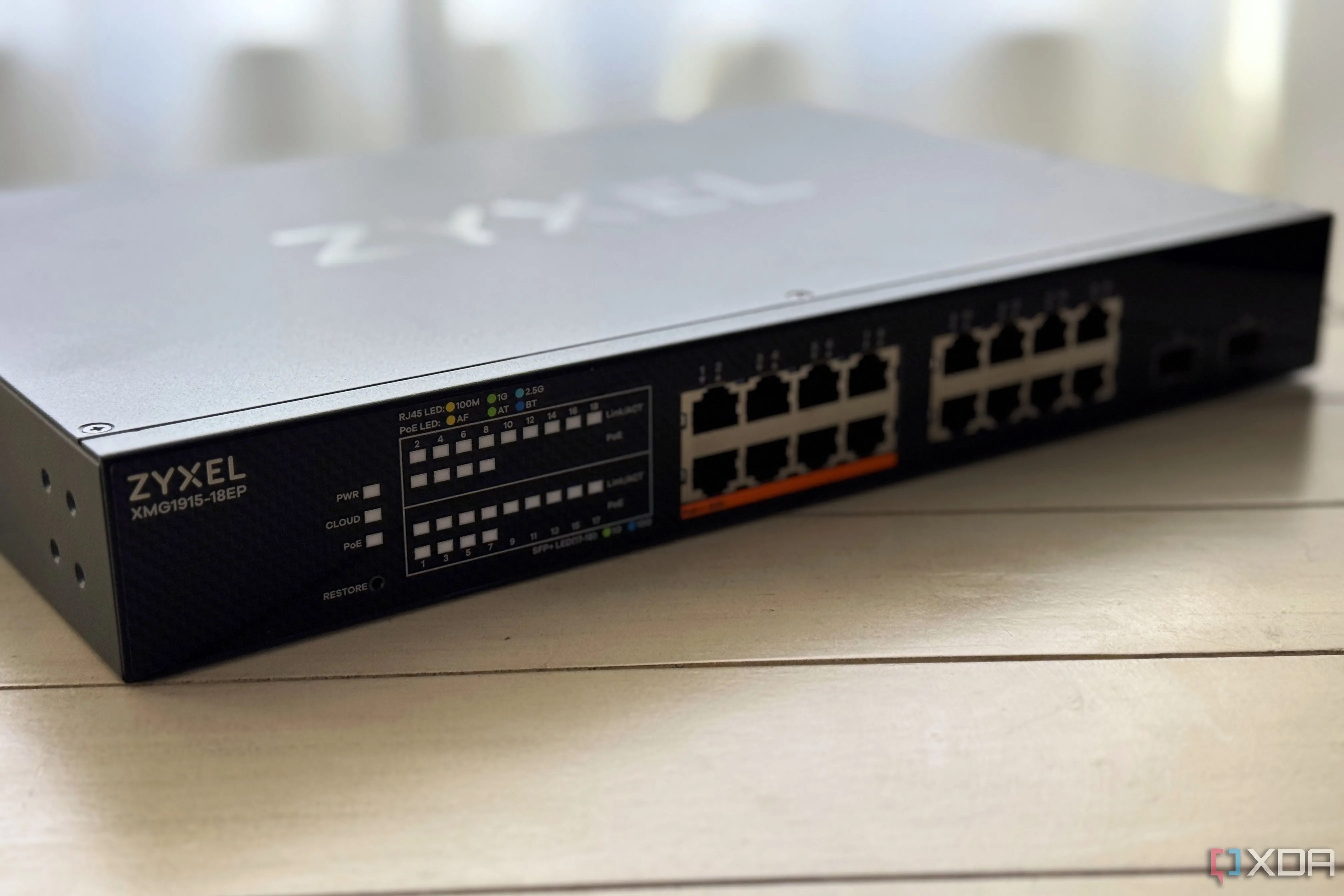 Switch mạng Zyxel XGM1915, minh họa thành phần mạng trong home lab