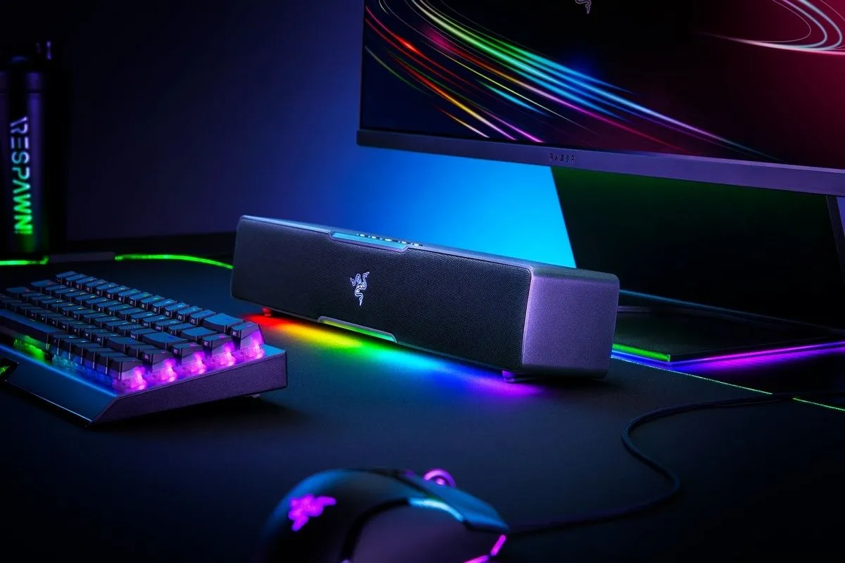 Thanh soundbar Razer Leviathan V2 X với đèn RGB, một lựa chọn thay thế cho loa máy tính truyền thống