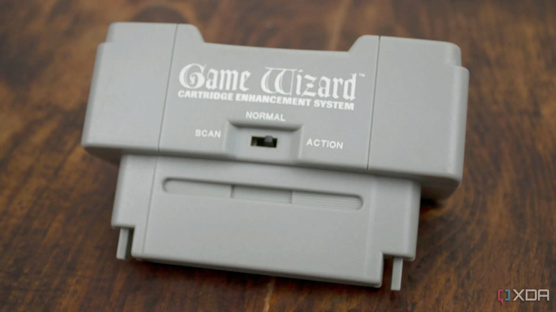 Thiết bị Game Wizard, một loại tay cầm cheat code hiếm cho máy chơi game SNES